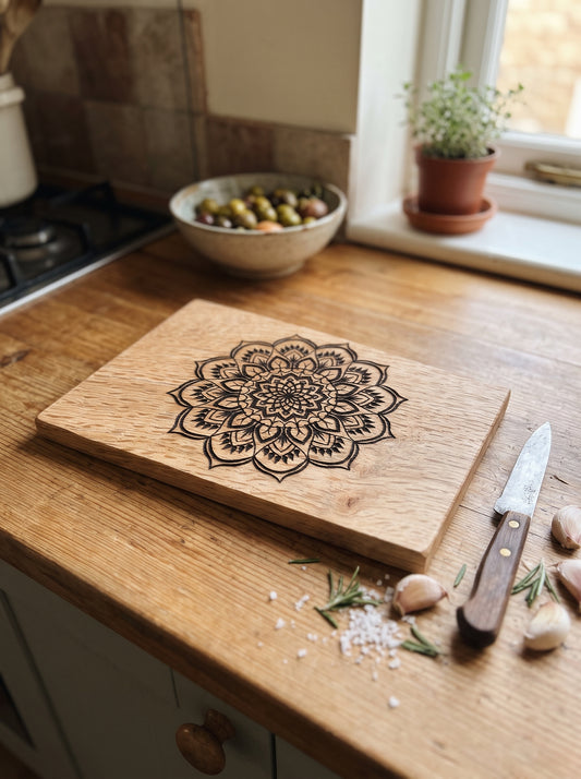 Oak chopping board with Mandala effect
